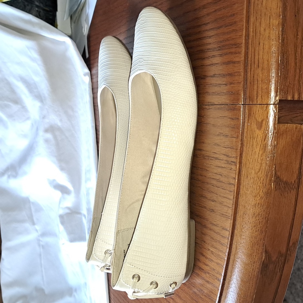 a.n.a size 10 M bone flats - Picture 3 of 7